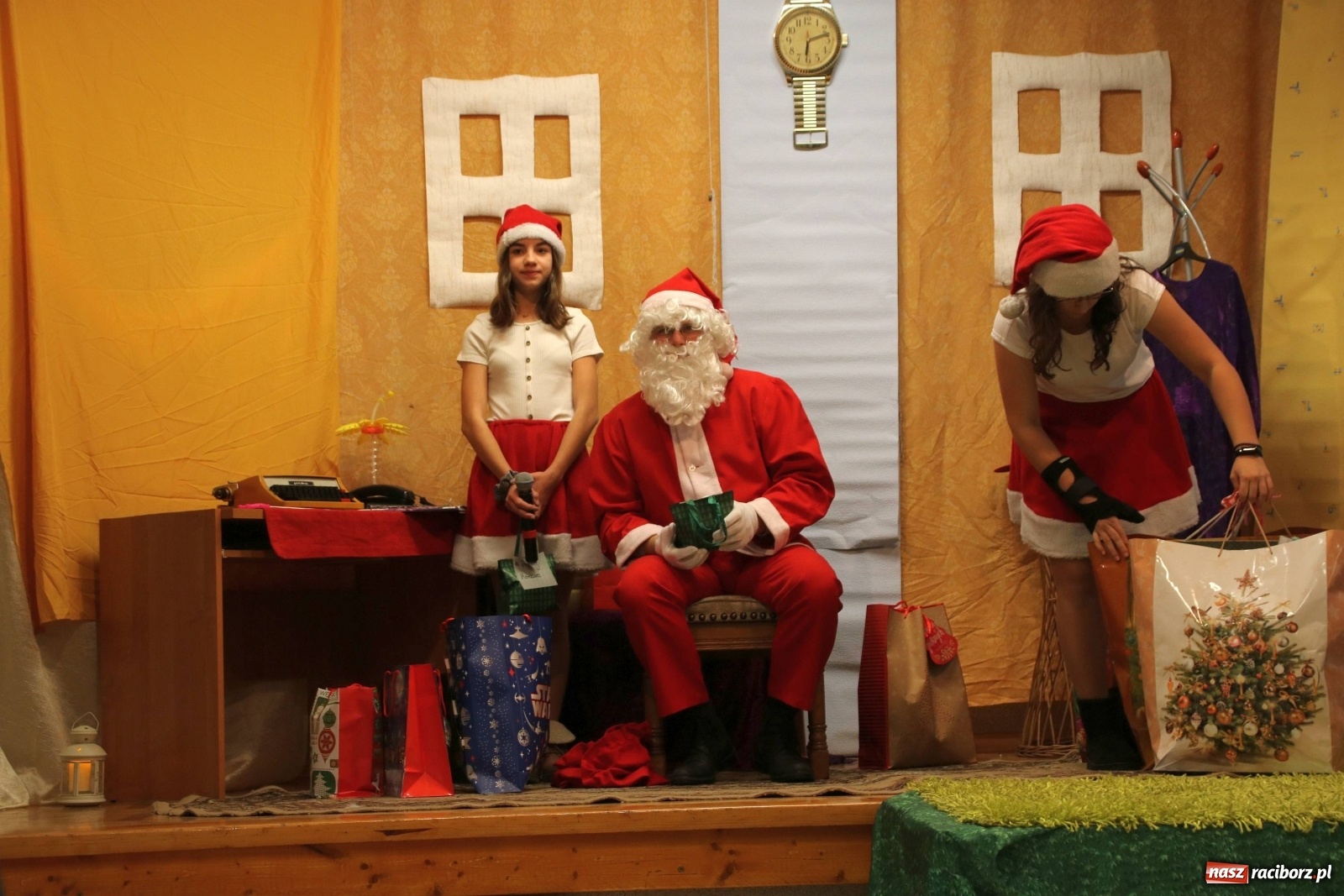 Zdjęcie w galerii na portalu naszraciborz.pl: Mikołajkowy baśniowy ambaras w Roszkowie [FOTO] wiadomości z regionu