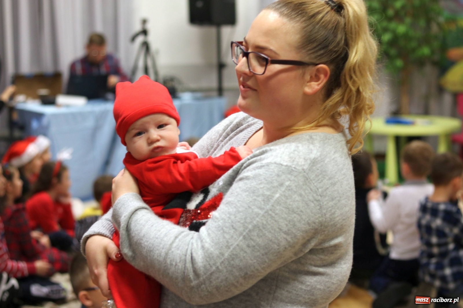 Zdjęcie w galerii na portalu naszraciborz.pl: Mikołajkowy baśniowy ambaras w Roszkowie [FOTO] wiadomości z regionu