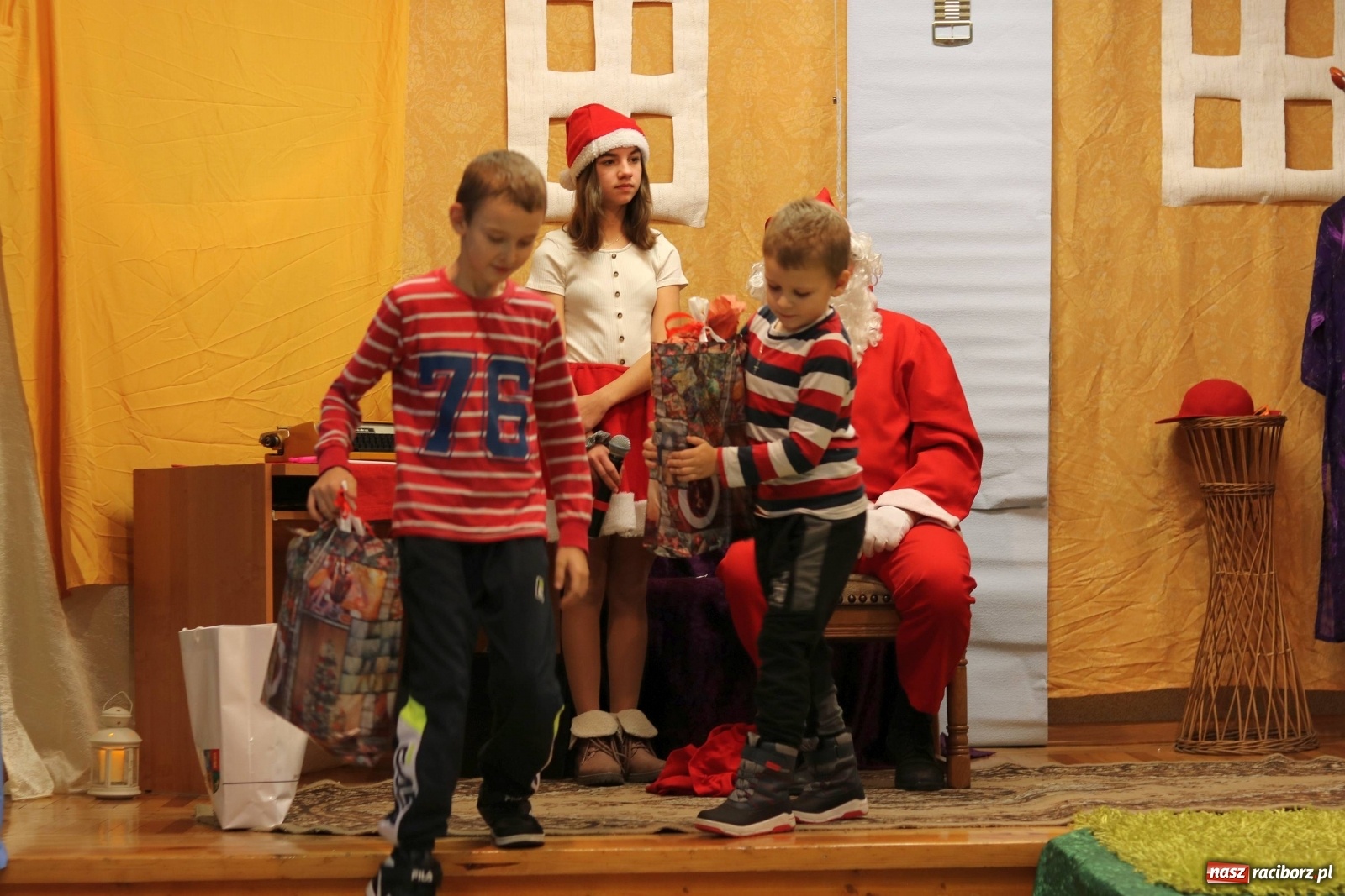 Zdjęcie w galerii na portalu naszraciborz.pl: Mikołajkowy baśniowy ambaras w Roszkowie [FOTO] wiadomości z regionu