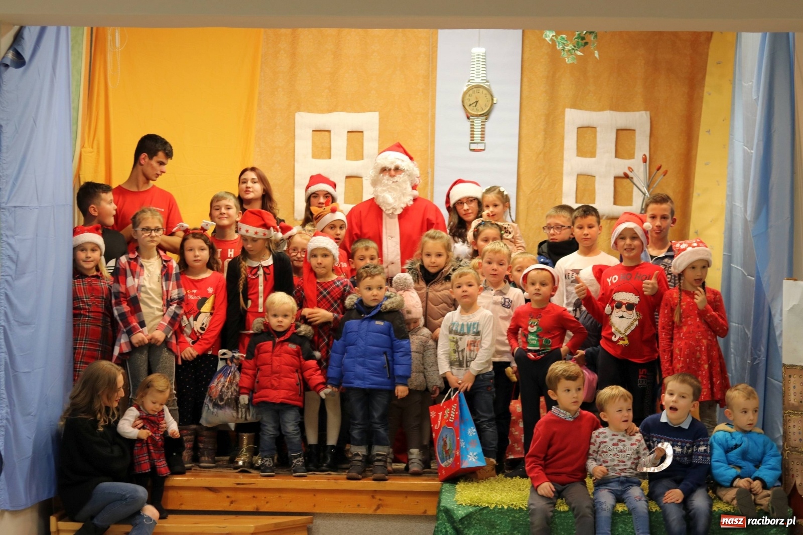 Zdjęcie w galerii na portalu naszraciborz.pl: Mikołajkowy baśniowy ambaras w Roszkowie [FOTO] wiadomości z regionu