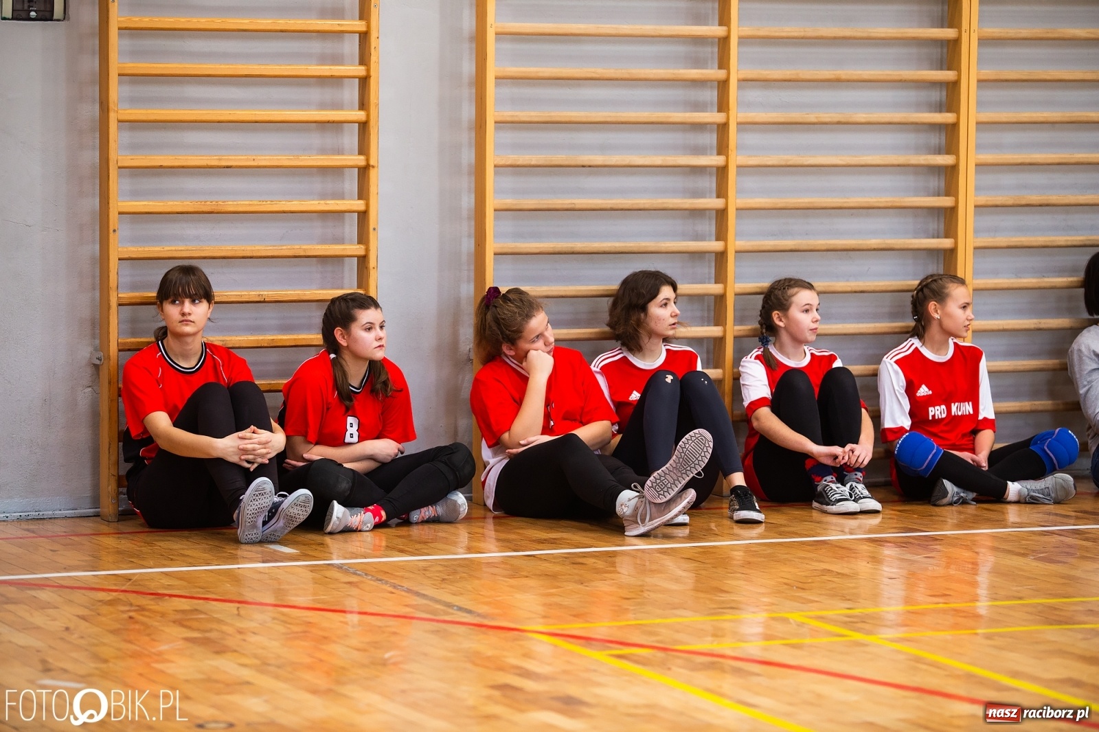 Zdjęcie w galerii na portalu naszraciborz.pl: Mikołajkowy turniej dwójek siatkarskich wiadomości z regionu