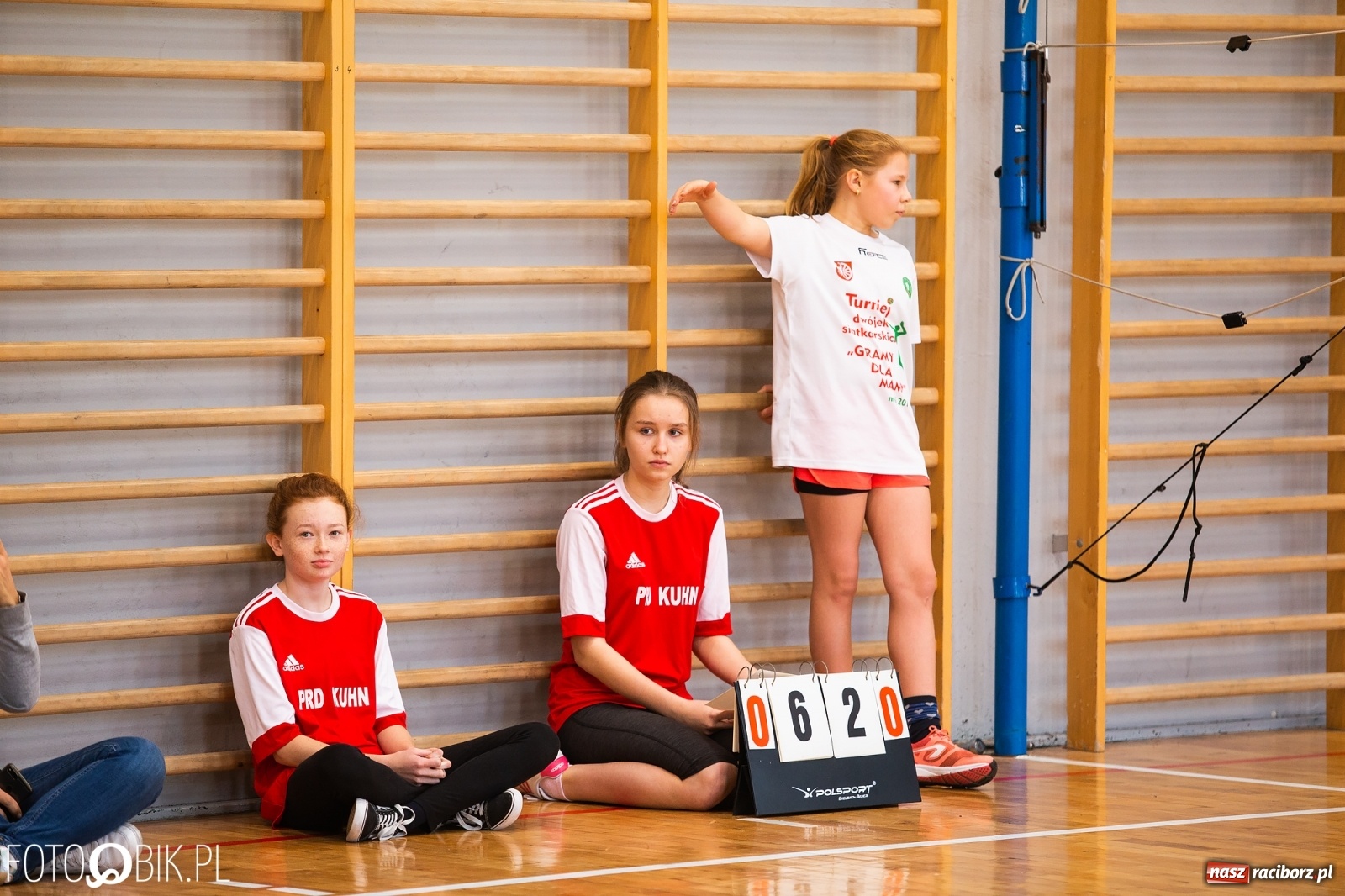 Zdjęcie w galerii na portalu naszraciborz.pl: Mikołajkowy turniej dwójek siatkarskich wiadomości z regionu