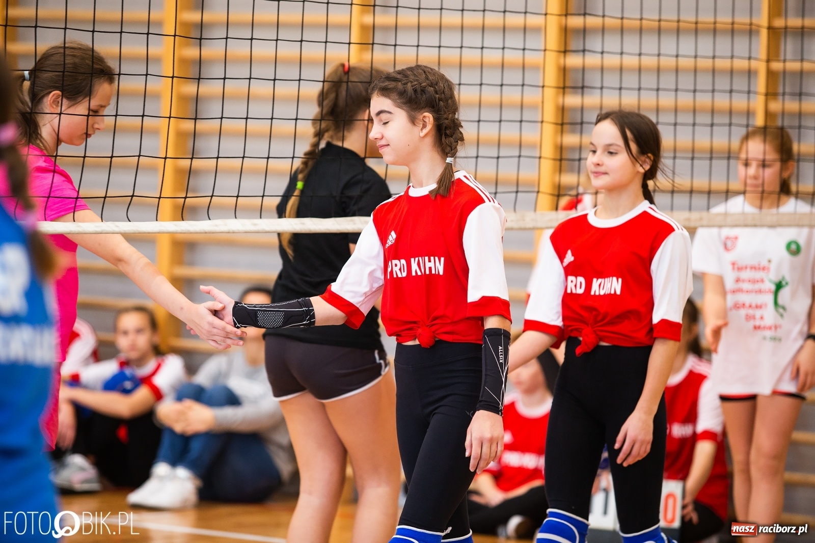 Zdjęcie w galerii na portalu naszraciborz.pl: Mikołajkowy turniej dwójek siatkarskich wiadomości z regionu