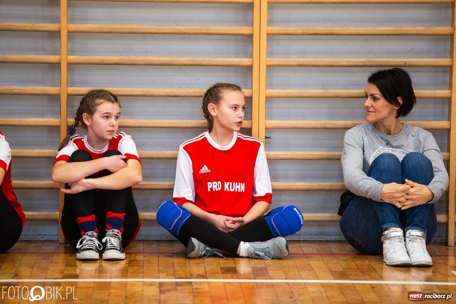 Zdjęcie w galerii na portalu naszraciborz.pl: Mikołajkowy turniej dwójek siatkarskich wiadomości z regionu