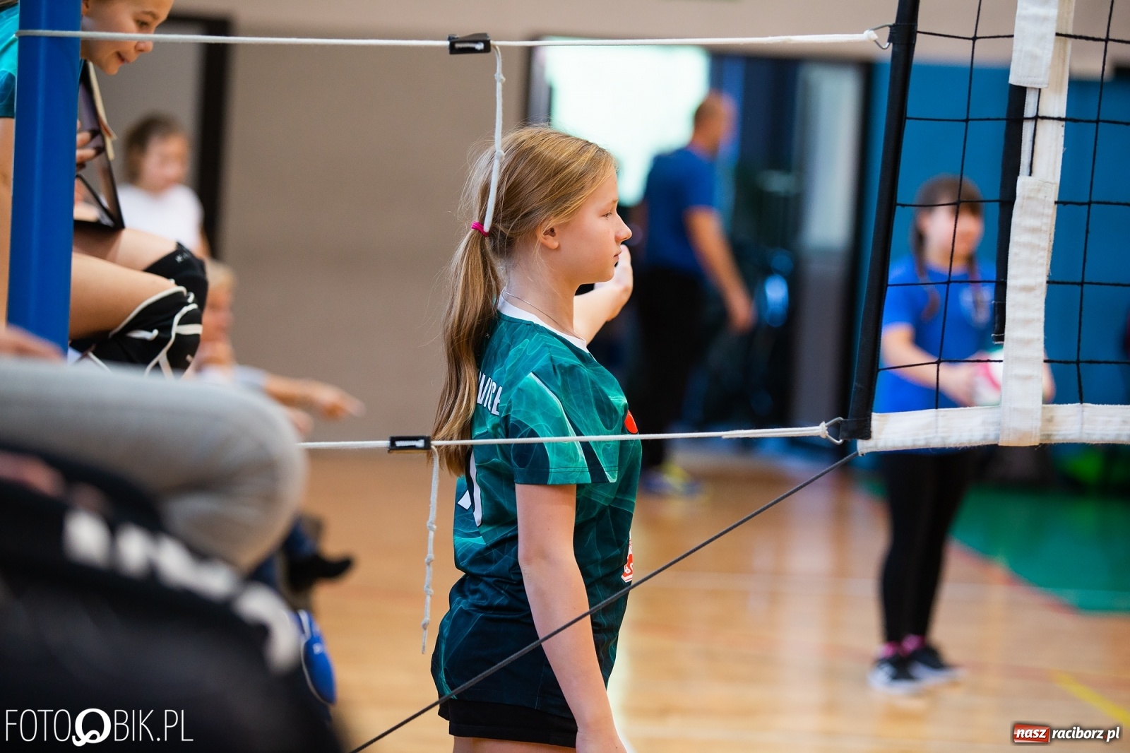 Zdjęcie w galerii na portalu naszraciborz.pl: Mikołajkowy turniej dwójek siatkarskich wiadomości z regionu