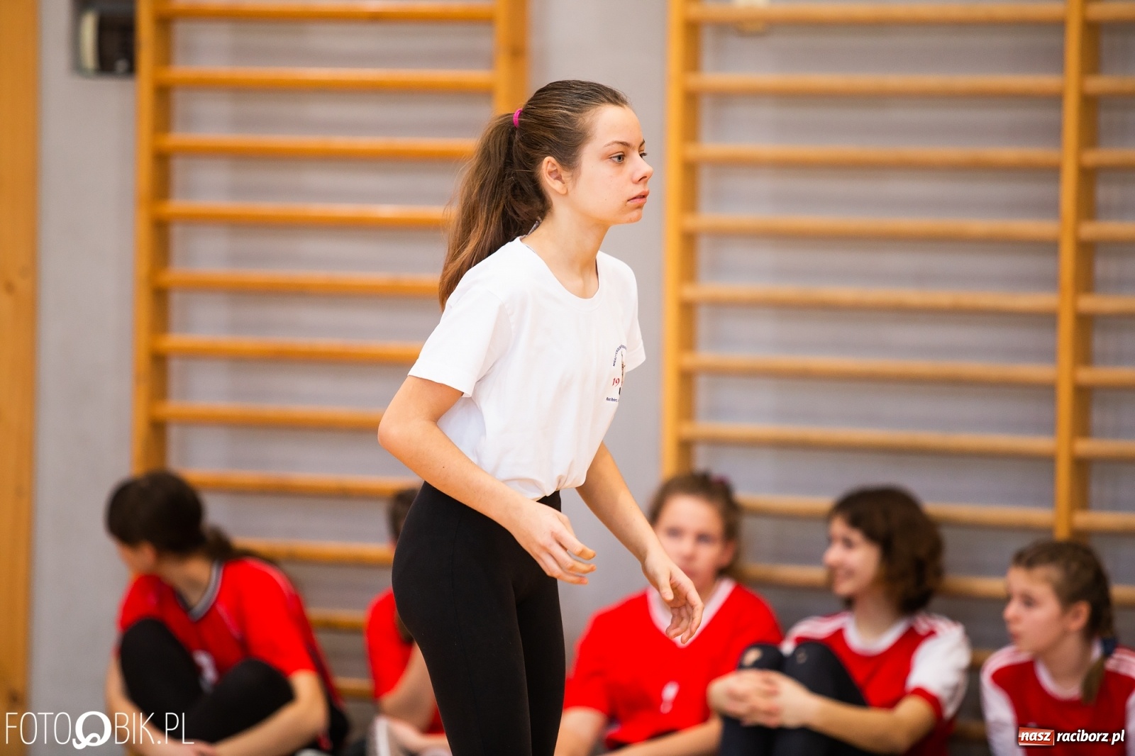 Zdjęcie w galerii na portalu naszraciborz.pl: Mikołajkowy turniej dwójek siatkarskich wiadomości z regionu