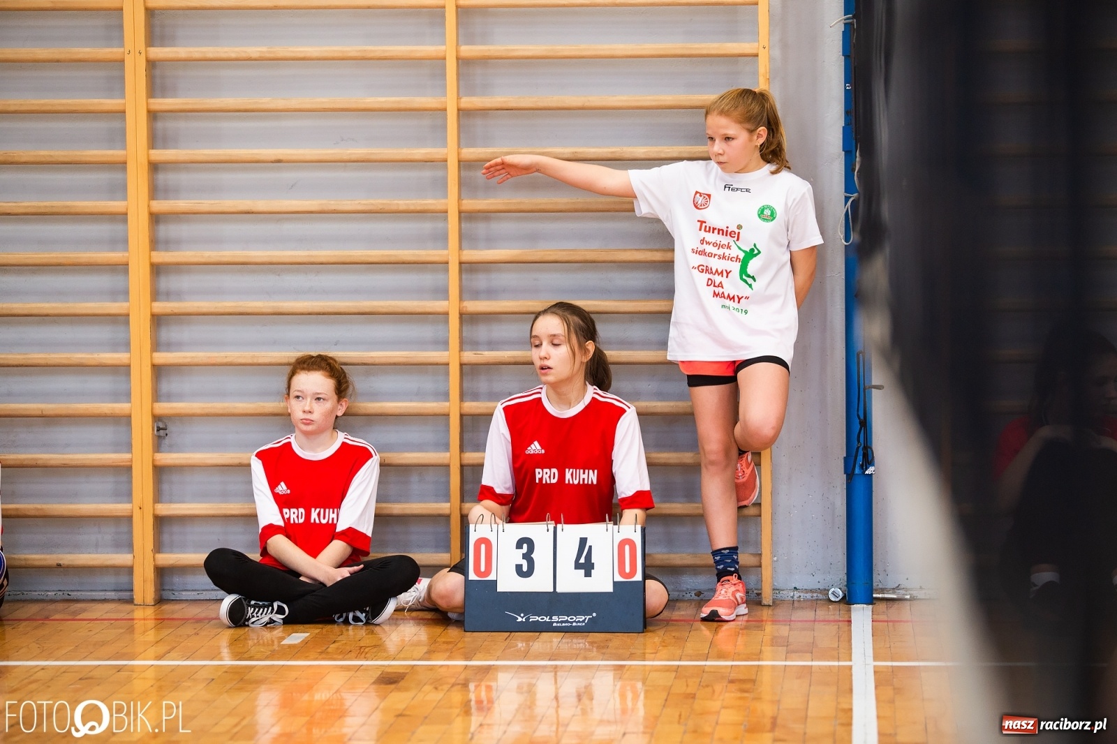 Zdjęcie w galerii na portalu naszraciborz.pl: Mikołajkowy turniej dwójek siatkarskich wiadomości z regionu