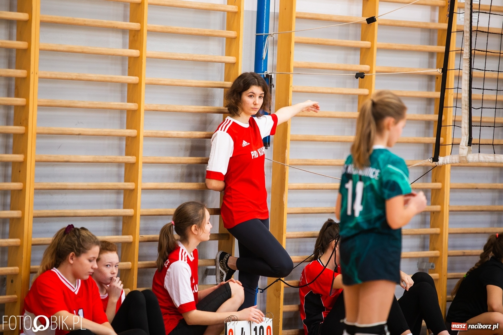 Zdjęcie w galerii na portalu naszraciborz.pl: Mikołajkowy turniej dwójek siatkarskich wiadomości z regionu