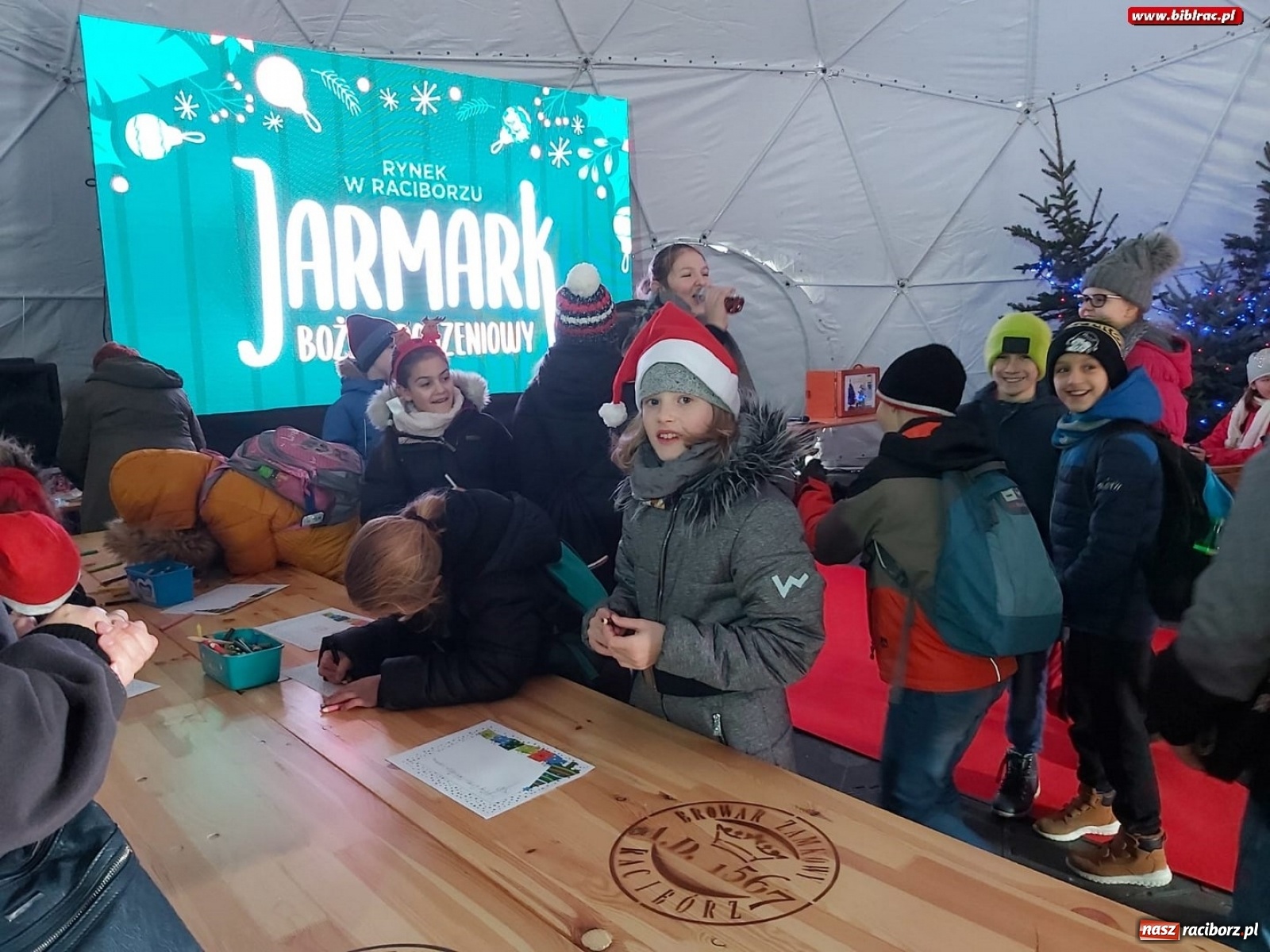 Zdjęcie w galerii na portalu naszraciborz.pl: Biblioteka na Jarmarku Bożonarodzeniowym wiadomości z regionu