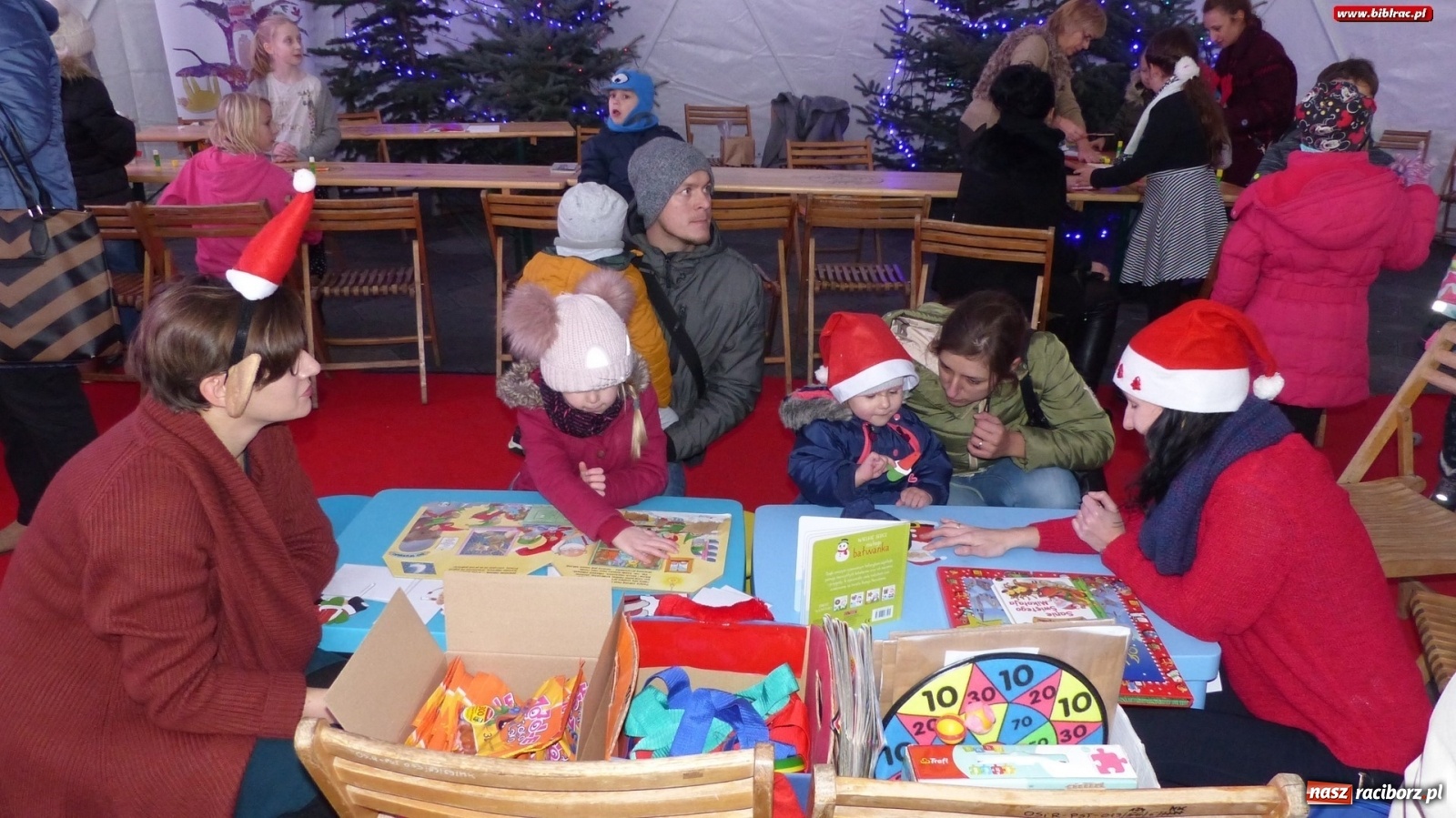 Zdjęcie w galerii na portalu naszraciborz.pl: Biblioteka na Jarmarku Bożonarodzeniowym wiadomości z regionu