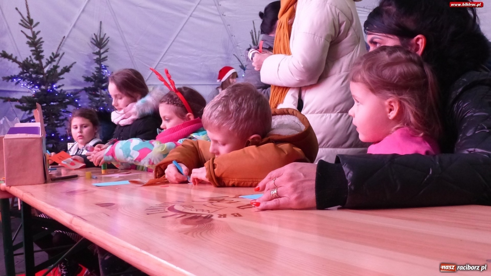 Zdjęcie w galerii na portalu naszraciborz.pl: Biblioteka na Jarmarku Bożonarodzeniowym wiadomości z regionu