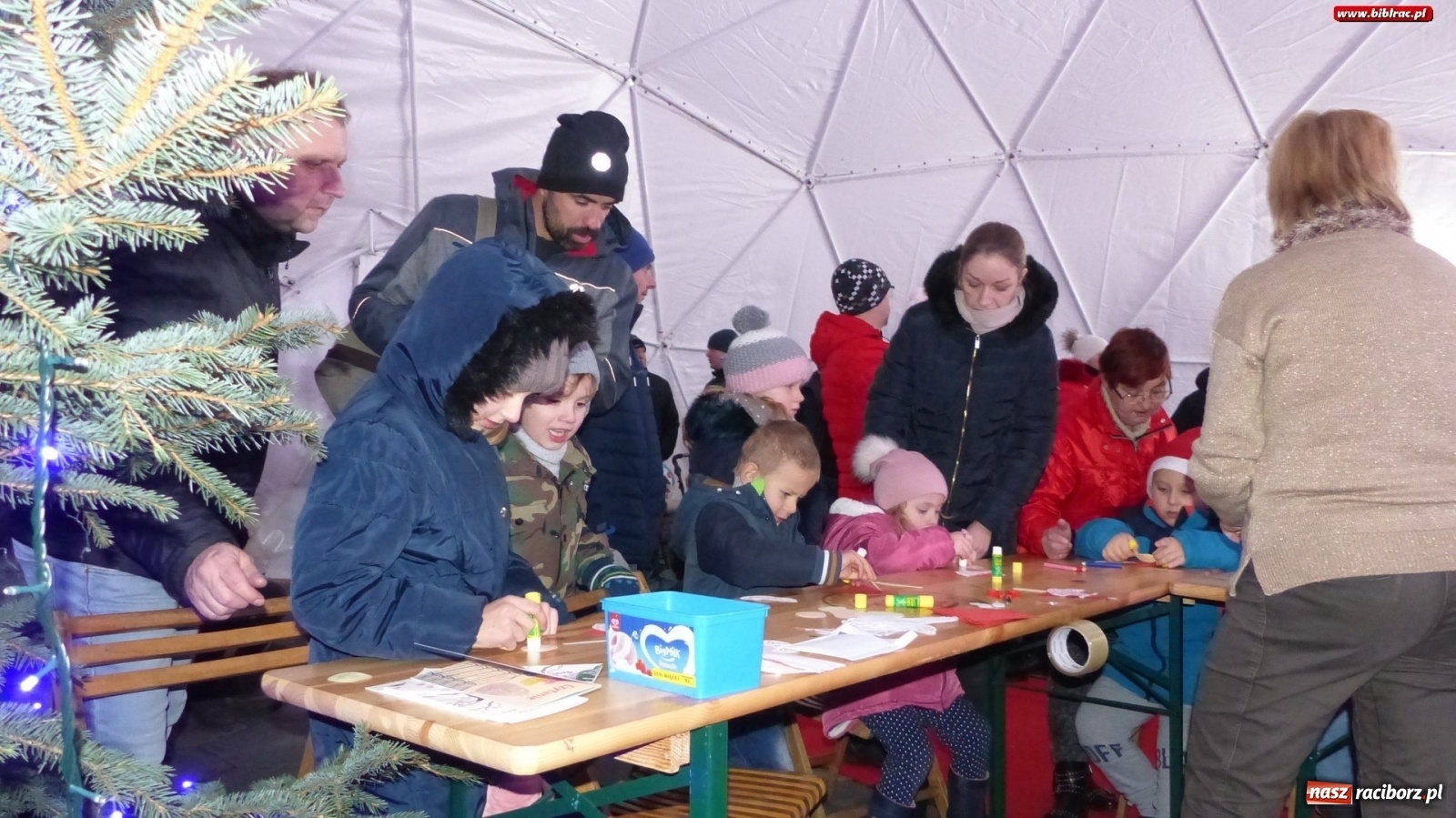 Zdjęcie w galerii na portalu naszraciborz.pl: Biblioteka na Jarmarku Bożonarodzeniowym wiadomości z regionu