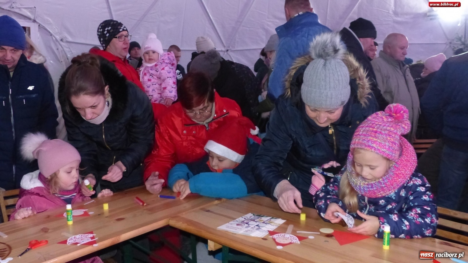 Zdjęcie w galerii na portalu naszraciborz.pl: Biblioteka na Jarmarku Bożonarodzeniowym wiadomości z regionu