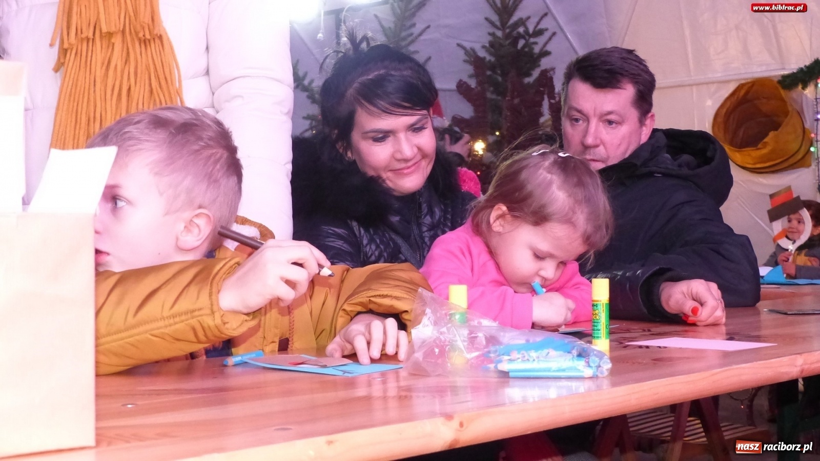 Zdjęcie w galerii na portalu naszraciborz.pl: Biblioteka na Jarmarku Bożonarodzeniowym wiadomości z regionu