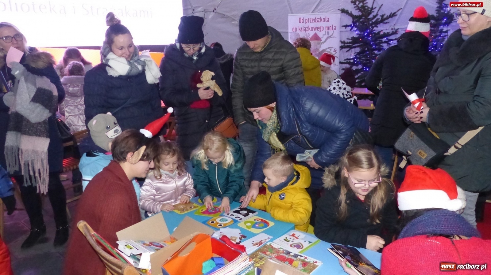 Zdjęcie w galerii na portalu naszraciborz.pl: Biblioteka na Jarmarku Bożonarodzeniowym wiadomości z regionu