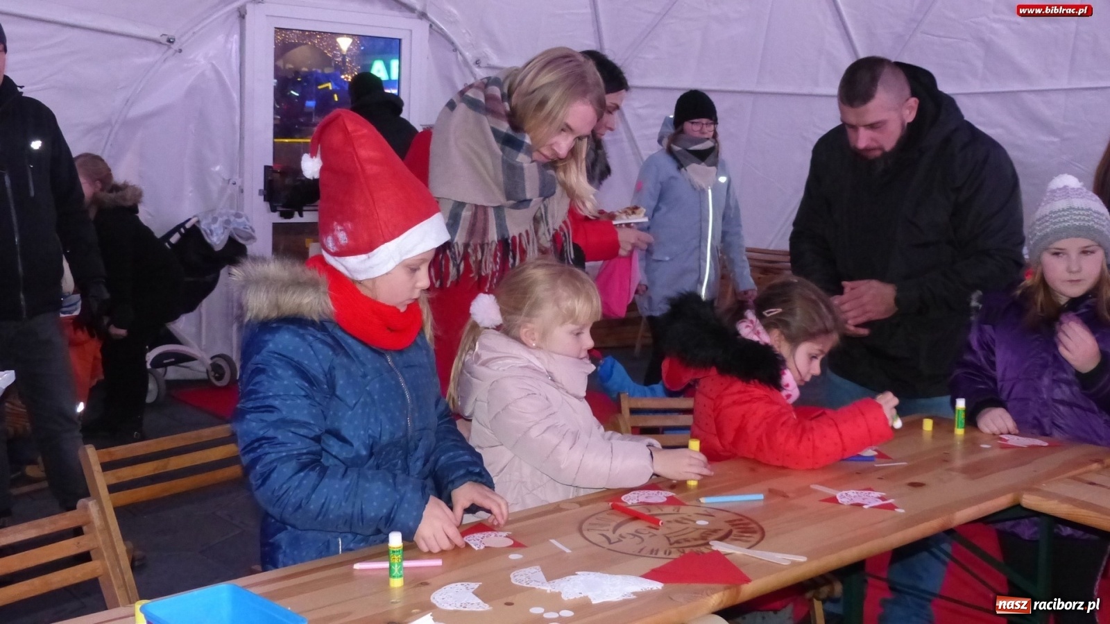 Zdjęcie w galerii na portalu naszraciborz.pl: Biblioteka na Jarmarku Bożonarodzeniowym wiadomości z regionu