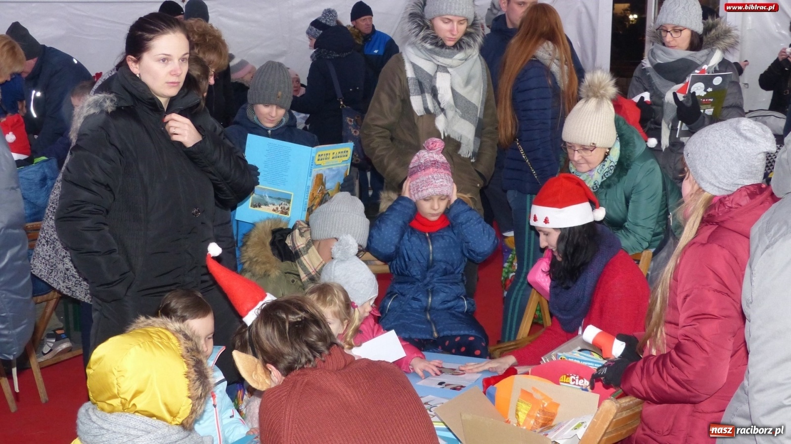 Zdjęcie w galerii na portalu naszraciborz.pl: Biblioteka na Jarmarku Bożonarodzeniowym wiadomości z regionu