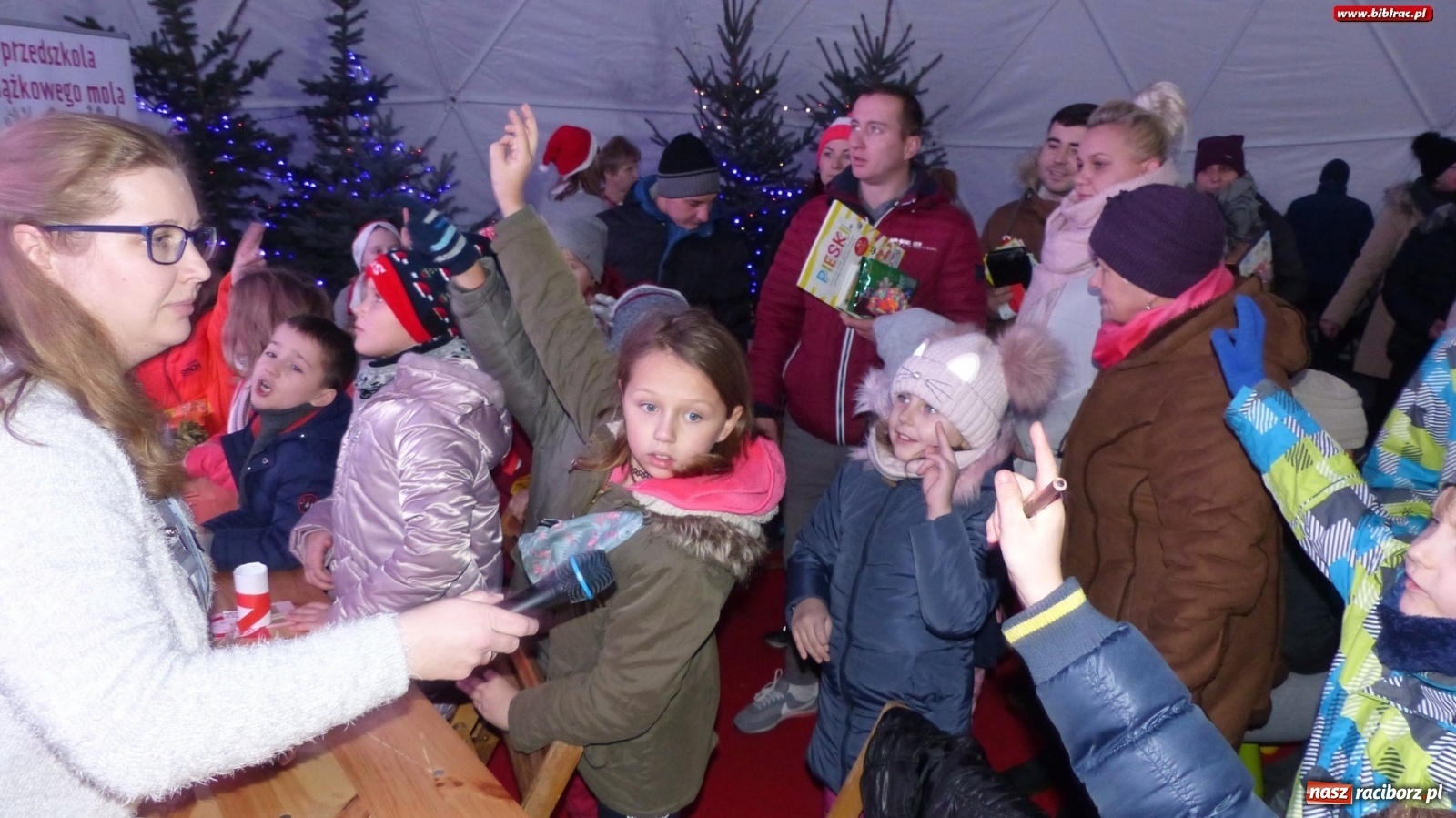 Zdjęcie w galerii na portalu naszraciborz.pl: Biblioteka na Jarmarku Bożonarodzeniowym wiadomości z regionu
