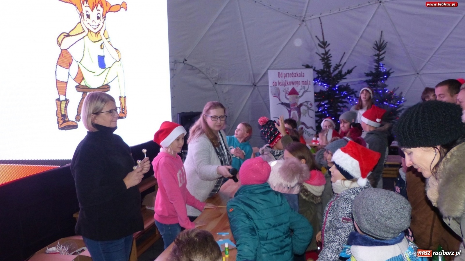 Zdjęcie w galerii na portalu naszraciborz.pl: Biblioteka na Jarmarku Bożonarodzeniowym wiadomości z regionu