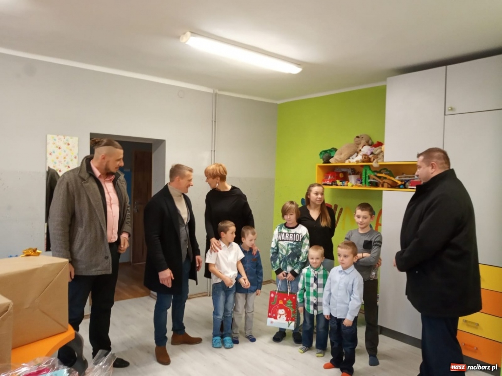 Zdjęcie w galerii na portalu naszraciborz.pl: Starosta i radni podróżowali z prezentami  wiadomości z regionu