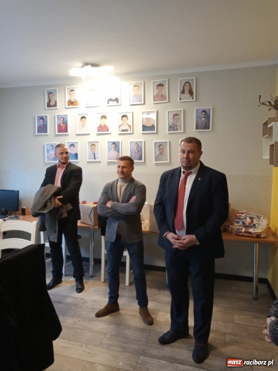 Zdjęcie w galerii na portalu naszraciborz.pl: Starosta i radni podróżowali z prezentami  wiadomości z regionu