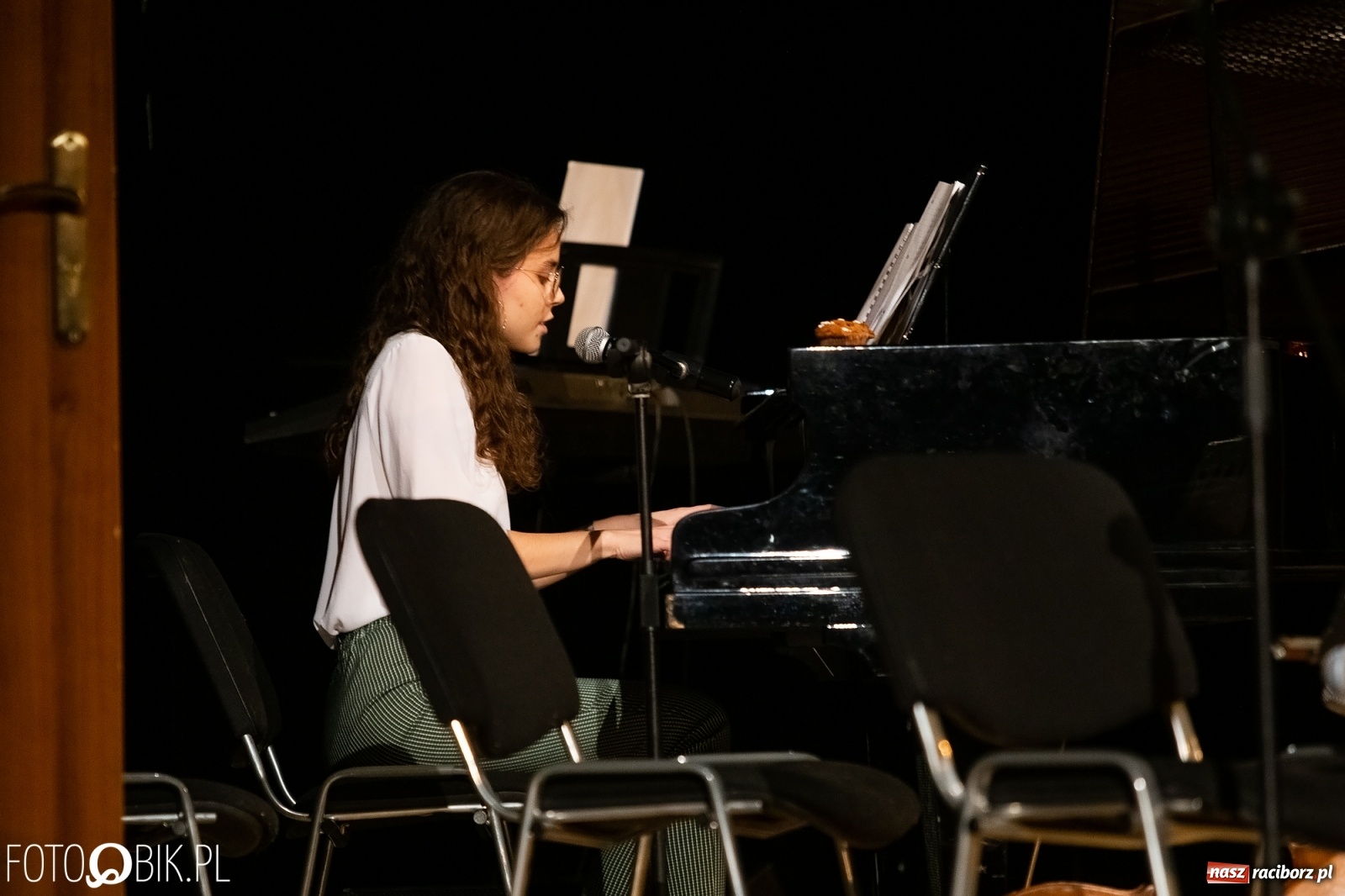 Zdjęcie w galerii na portalu naszraciborz.pl: Koncert zimowy w wykonaniu uczniów I LO i SP 4 w RCK [FOTO i WIDEO] wiadomości z regionu