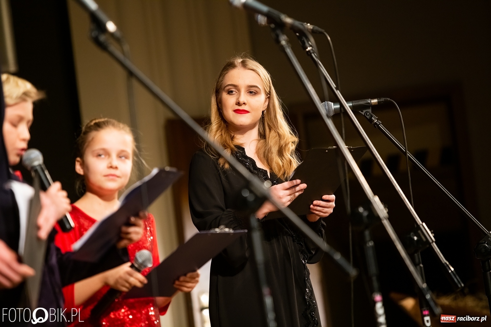 Zdjęcie w galerii na portalu naszraciborz.pl: Koncert zimowy w wykonaniu uczniów I LO i SP 4 w RCK [FOTO i WIDEO] wiadomości z regionu