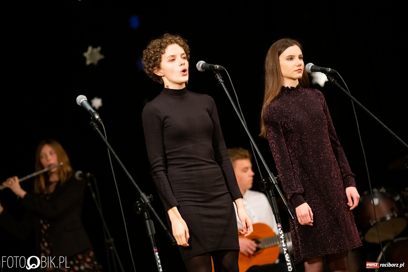 Zdjęcie w galerii na portalu naszraciborz.pl: Koncert zimowy w wykonaniu uczniów I LO i SP 4 w RCK [FOTO i WIDEO] wiadomości z regionu