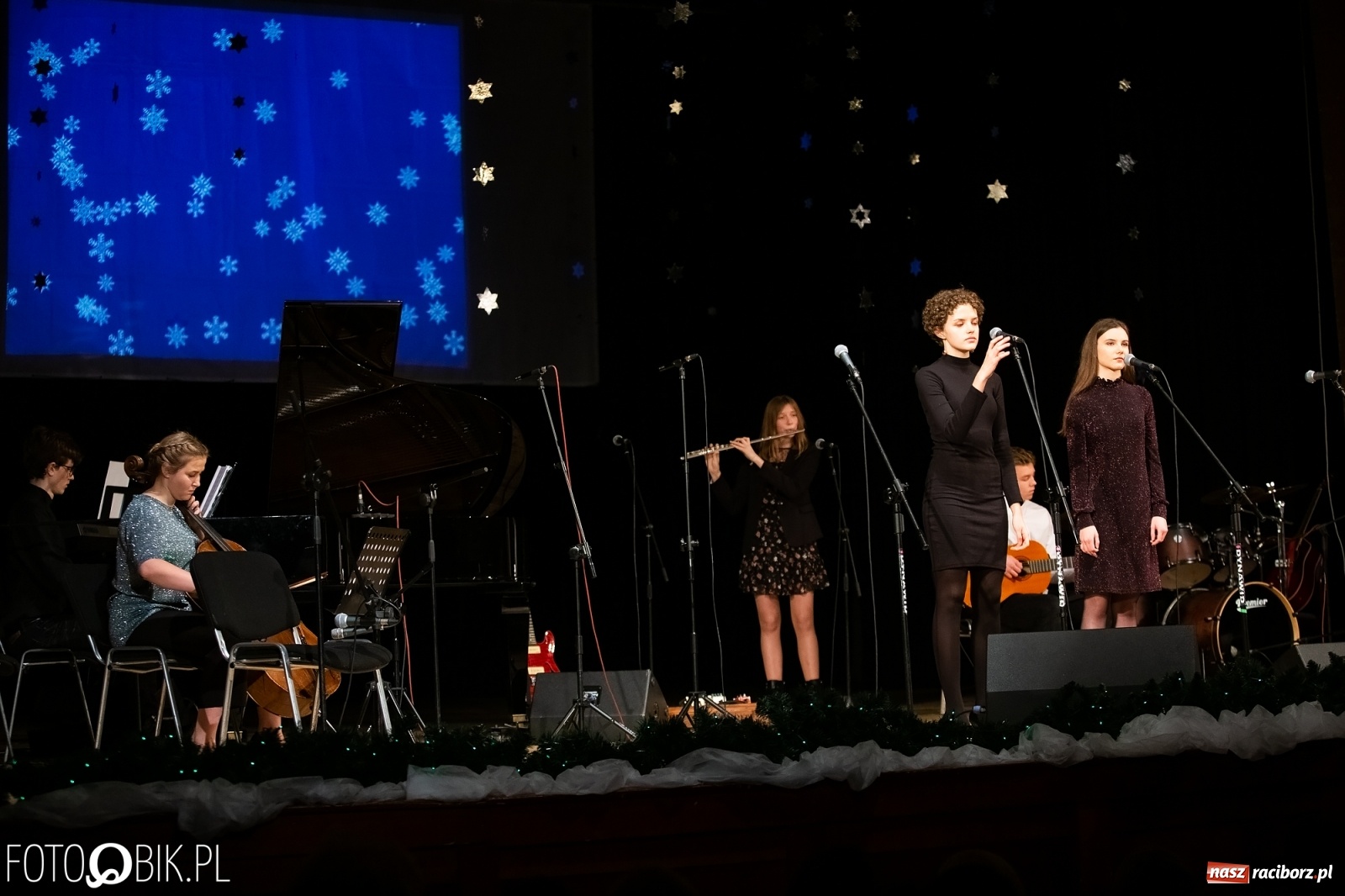 Zdjęcie w galerii na portalu naszraciborz.pl: Koncert zimowy w wykonaniu uczniów I LO i SP 4 w RCK [FOTO i WIDEO] wiadomości z regionu
