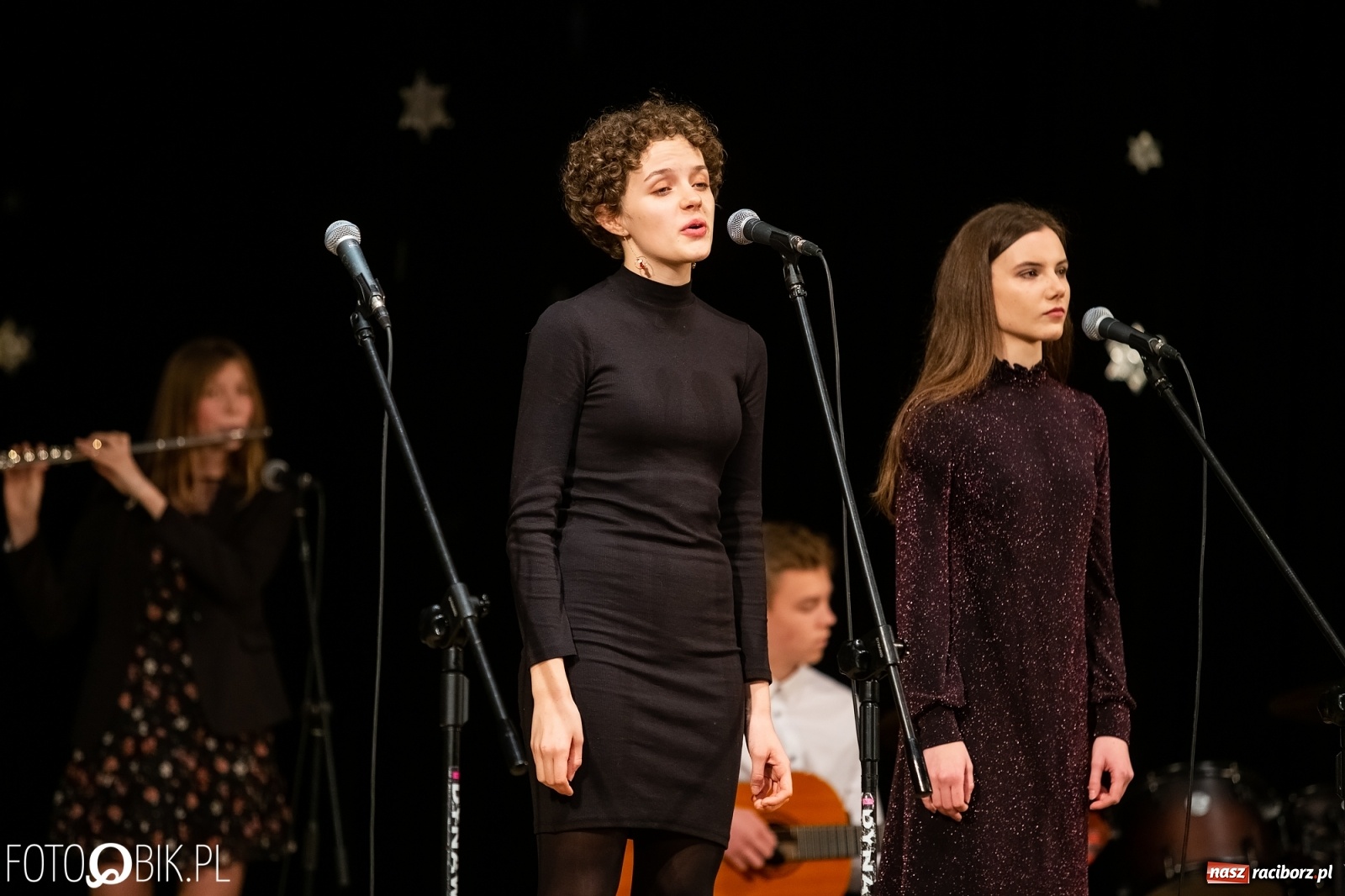 Zdjęcie w galerii na portalu naszraciborz.pl: Koncert zimowy w wykonaniu uczniów I LO i SP 4 w RCK [FOTO i WIDEO] wiadomości z regionu