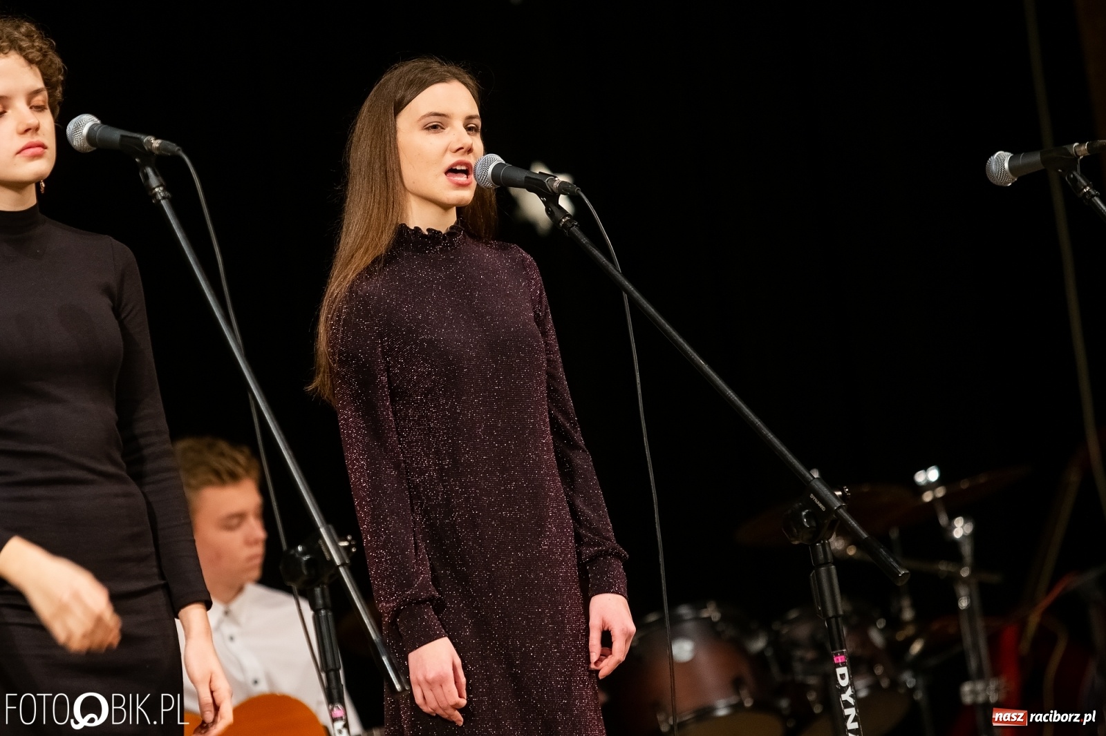 Zdjęcie w galerii na portalu naszraciborz.pl: Koncert zimowy w wykonaniu uczniów I LO i SP 4 w RCK [FOTO i WIDEO] wiadomości z regionu
