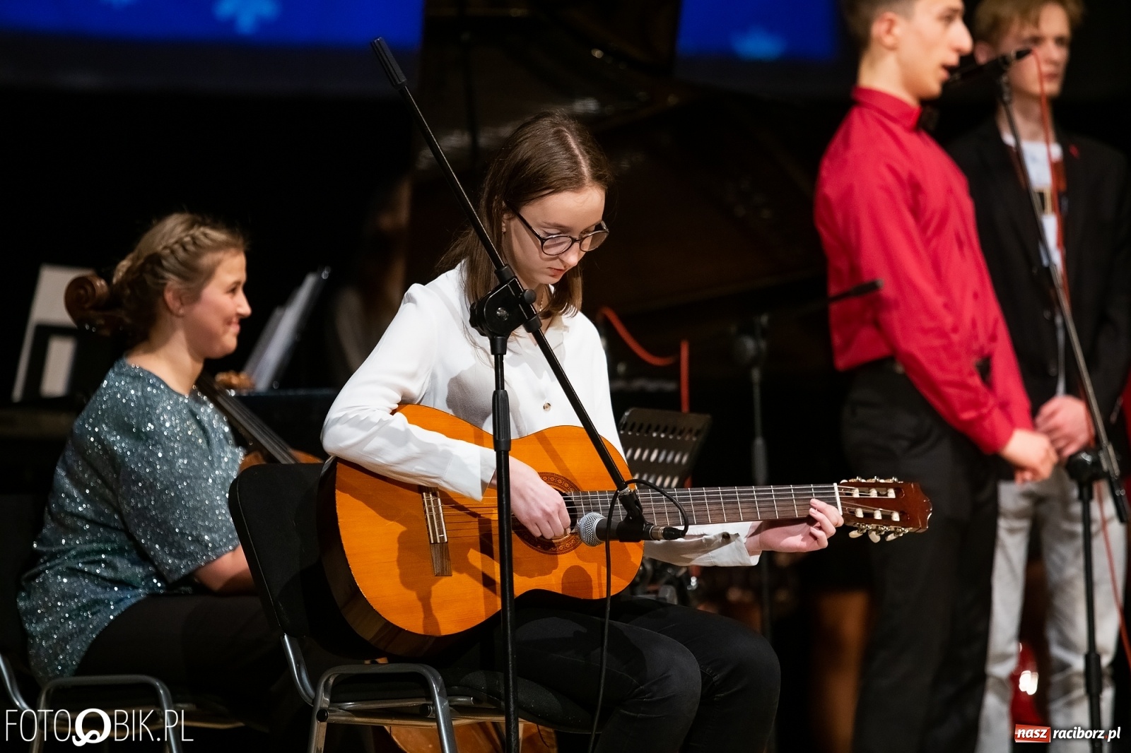 Zdjęcie w galerii na portalu naszraciborz.pl: Koncert zimowy w wykonaniu uczniów I LO i SP 4 w RCK [FOTO i WIDEO] wiadomości z regionu