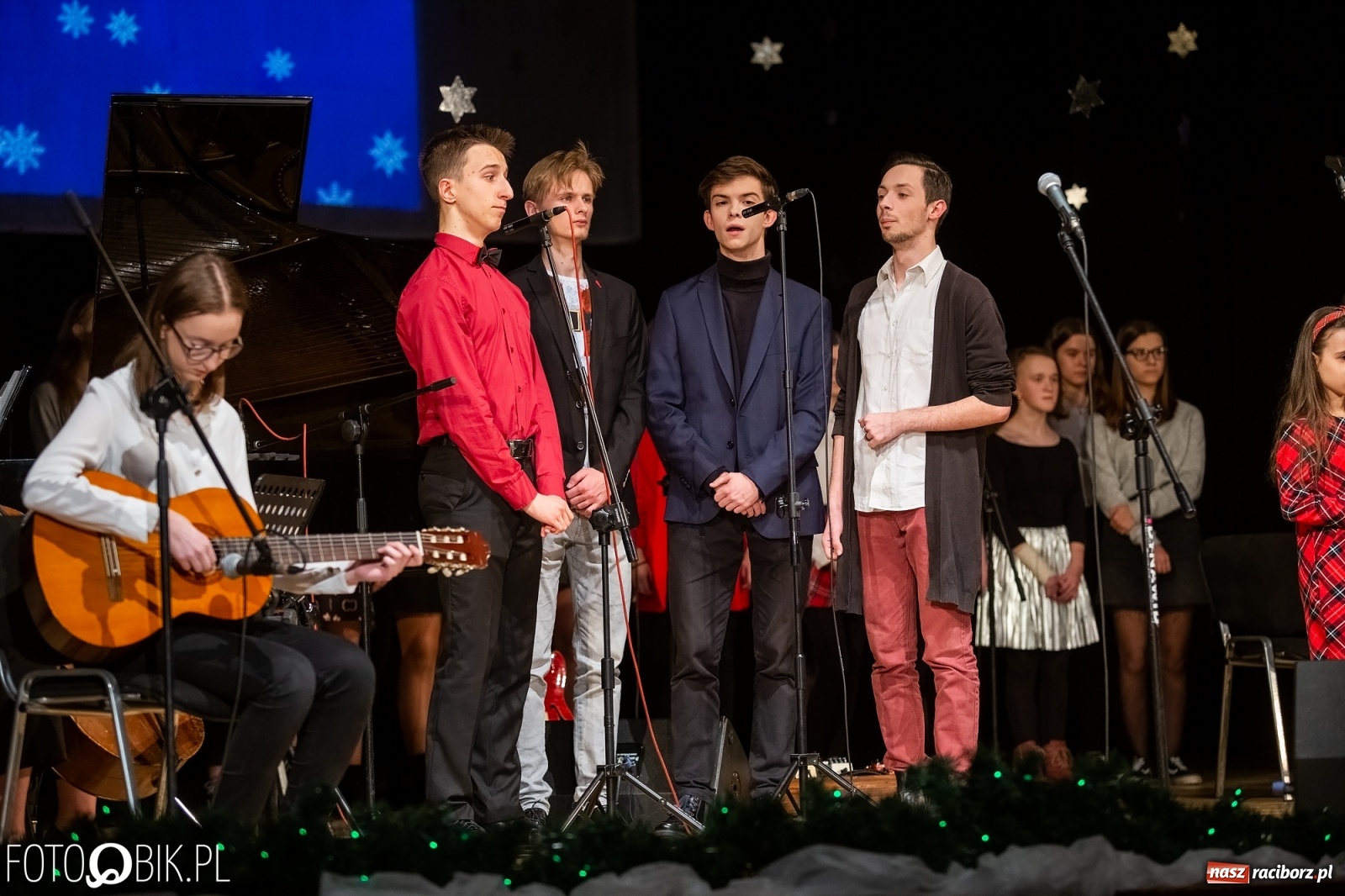 Zdjęcie w galerii na portalu naszraciborz.pl: Koncert zimowy w wykonaniu uczniów I LO i SP 4 w RCK [FOTO i WIDEO] wiadomości z regionu
