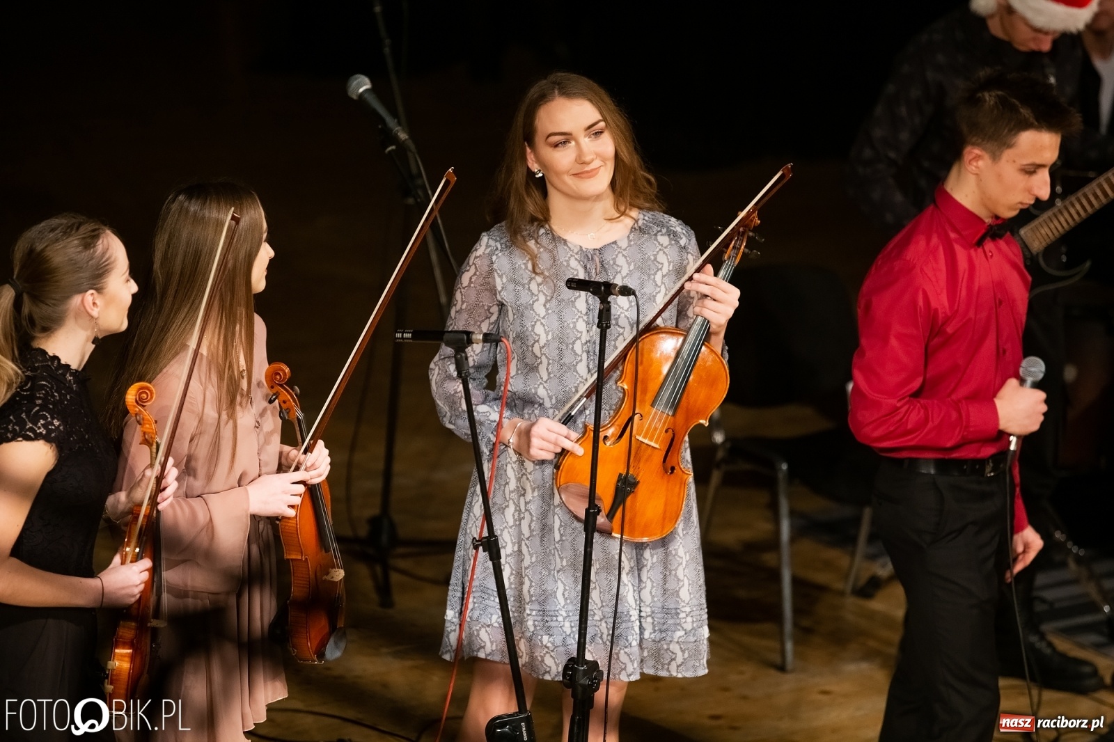 Zdjęcie w galerii na portalu naszraciborz.pl: Koncert zimowy w wykonaniu uczniów I LO i SP 4 w RCK [FOTO i WIDEO] wiadomości z regionu