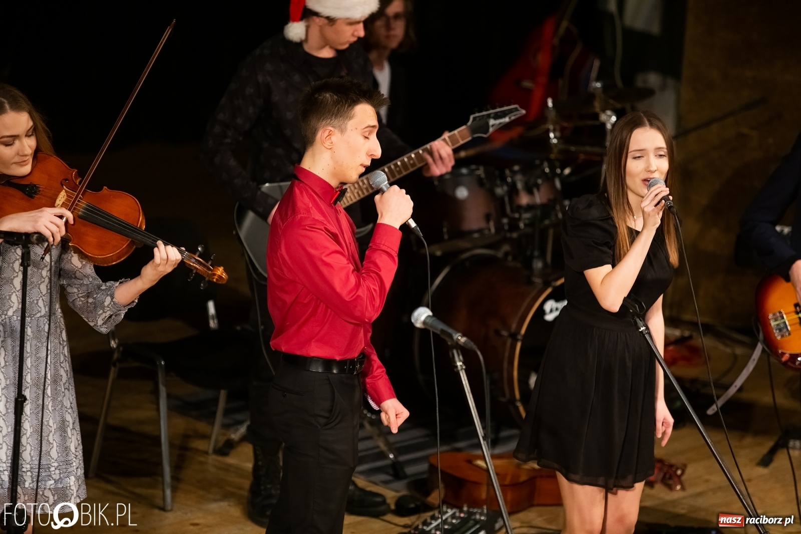 Zdjęcie w galerii na portalu naszraciborz.pl: Koncert zimowy w wykonaniu uczniów I LO i SP 4 w RCK [FOTO i WIDEO] wiadomości z regionu