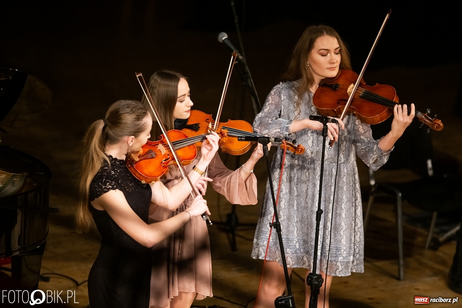 Zdjęcie w galerii na portalu naszraciborz.pl: Koncert zimowy w wykonaniu uczniów I LO i SP 4 w RCK [FOTO i WIDEO] wiadomości z regionu