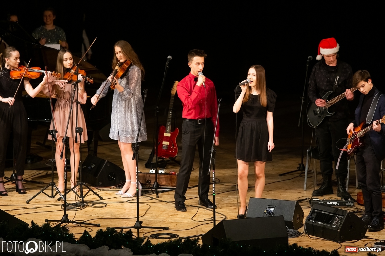 Zdjęcie w galerii na portalu naszraciborz.pl: Koncert zimowy w wykonaniu uczniów I LO i SP 4 w RCK [FOTO i WIDEO] wiadomości z regionu