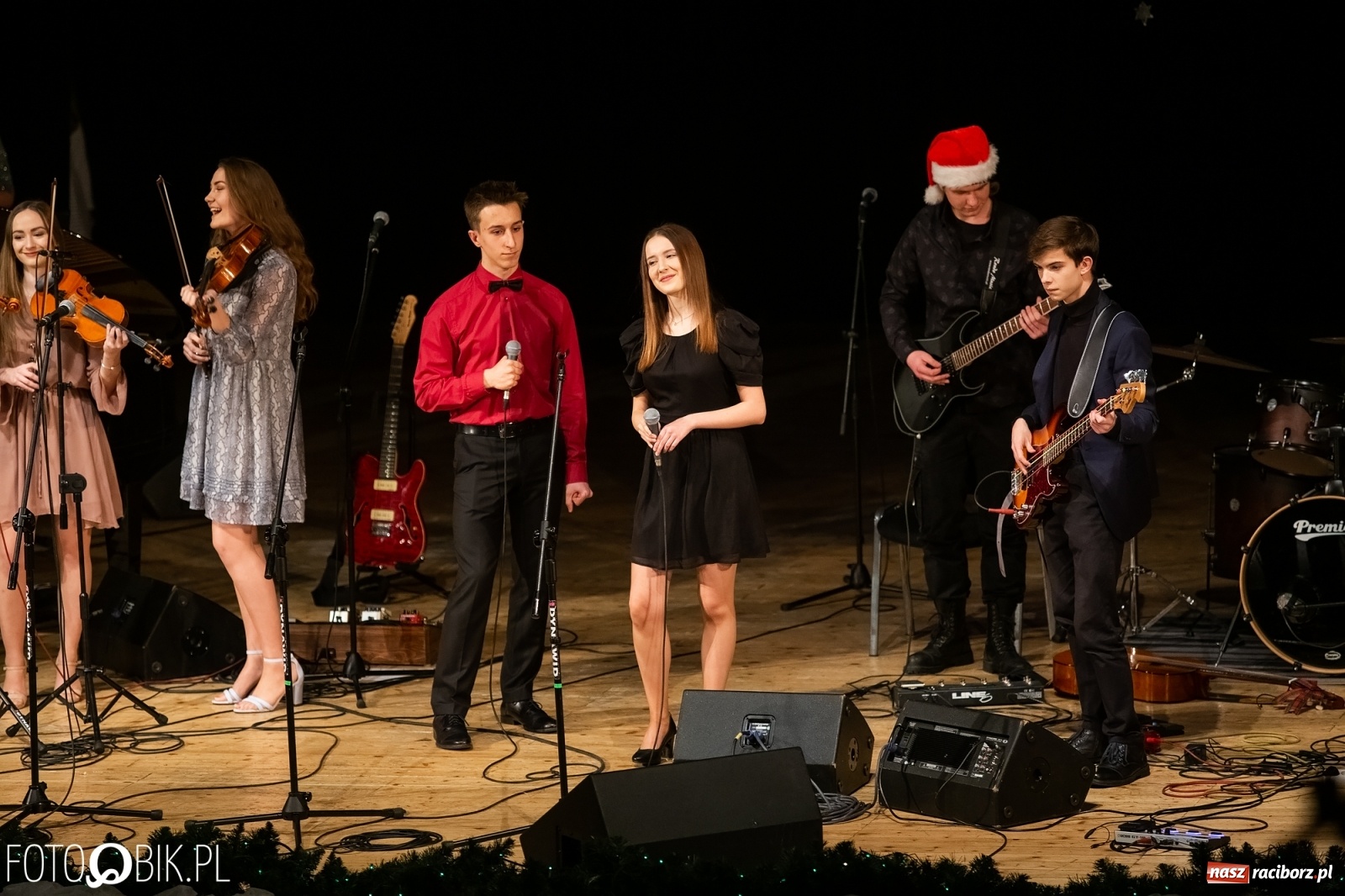 Zdjęcie w galerii na portalu naszraciborz.pl: Koncert zimowy w wykonaniu uczniów I LO i SP 4 w RCK [FOTO i WIDEO] wiadomości z regionu