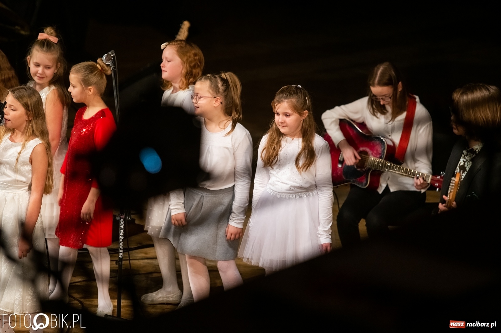 Zdjęcie w galerii na portalu naszraciborz.pl: Koncert zimowy w wykonaniu uczniów I LO i SP 4 w RCK [FOTO i WIDEO] wiadomości z regionu