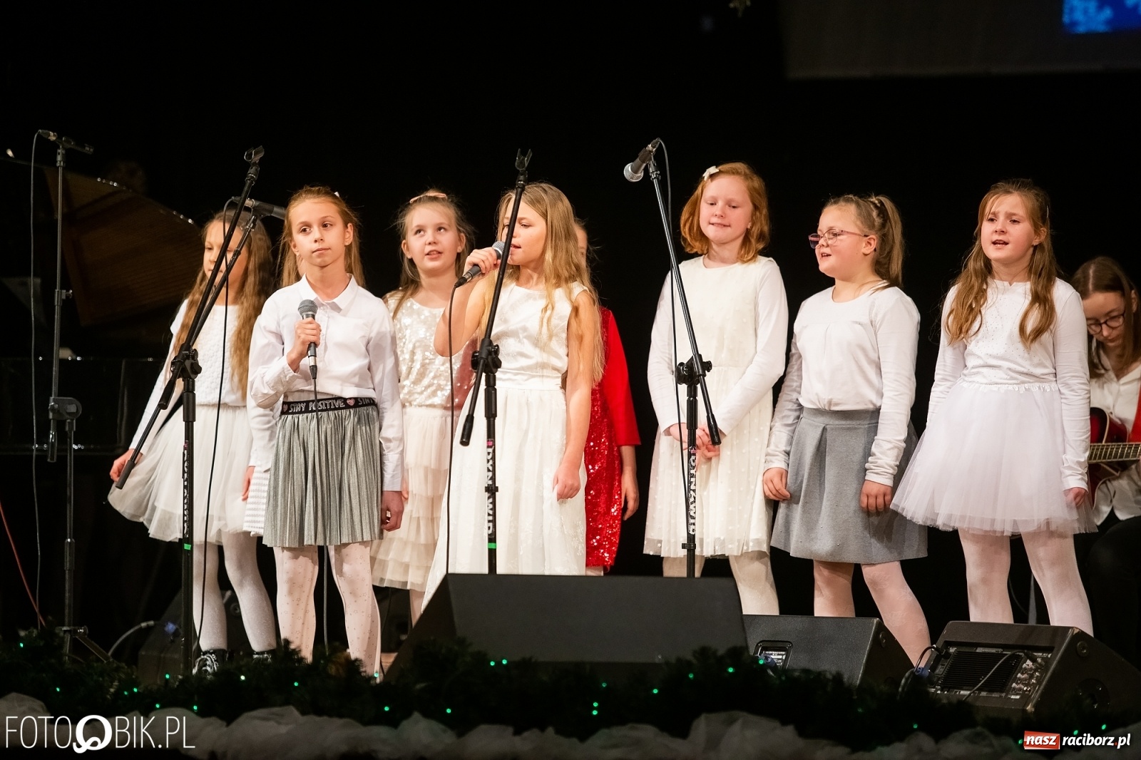 Zdjęcie w galerii na portalu naszraciborz.pl: Koncert zimowy w wykonaniu uczniów I LO i SP 4 w RCK [FOTO i WIDEO] wiadomości z regionu