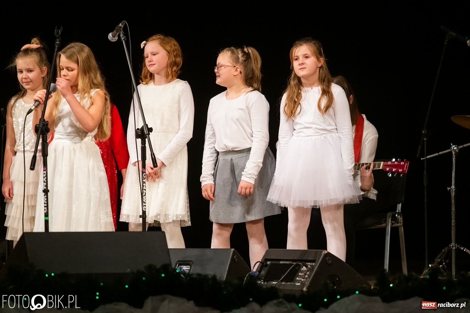 Zdjęcie w galerii na portalu naszraciborz.pl: Koncert zimowy w wykonaniu uczniów I LO i SP 4 w RCK [FOTO i WIDEO] wiadomości z regionu