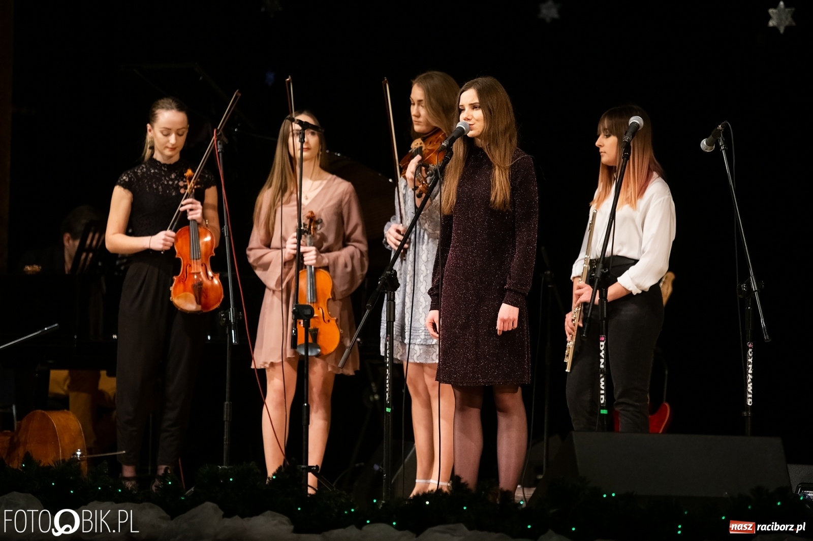 Zdjęcie w galerii na portalu naszraciborz.pl: Koncert zimowy w wykonaniu uczniów I LO i SP 4 w RCK [FOTO i WIDEO] wiadomości z regionu