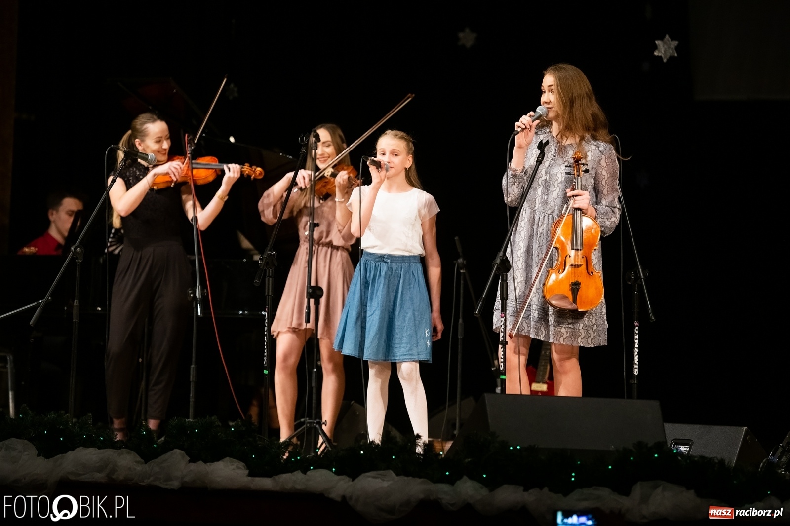 Zdjęcie w galerii na portalu naszraciborz.pl: Koncert zimowy w wykonaniu uczniów I LO i SP 4 w RCK [FOTO i WIDEO] wiadomości z regionu