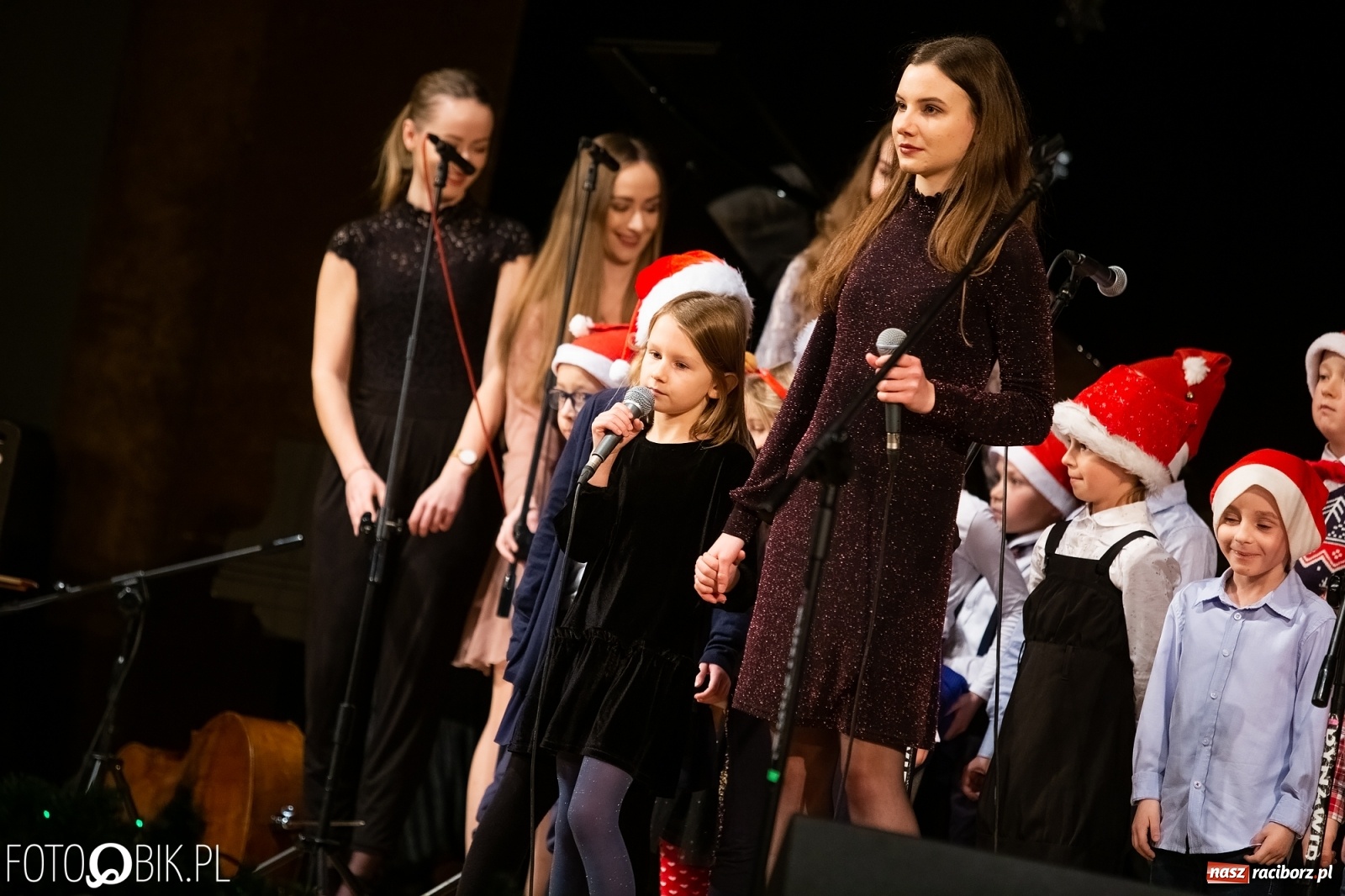 Zdjęcie w galerii na portalu naszraciborz.pl: Koncert zimowy w wykonaniu uczniów I LO i SP 4 w RCK [FOTO i WIDEO] wiadomości z regionu
