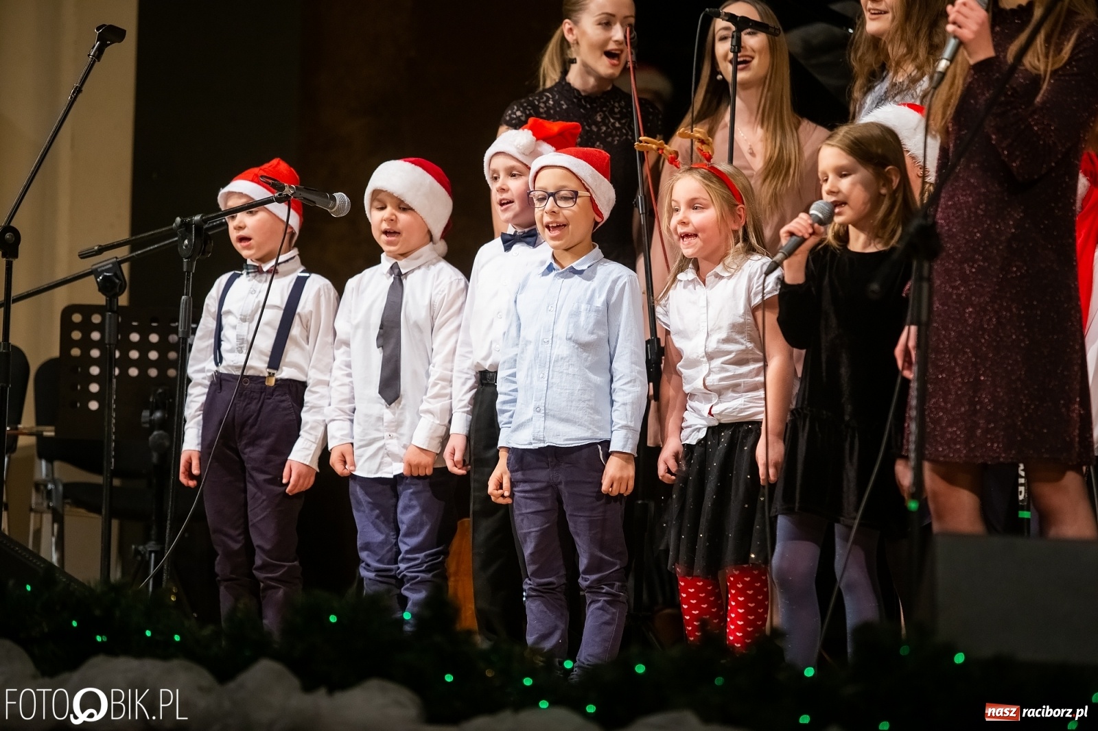 Zdjęcie w galerii na portalu naszraciborz.pl: Koncert zimowy w wykonaniu uczniów I LO i SP 4 w RCK [FOTO i WIDEO] wiadomości z regionu