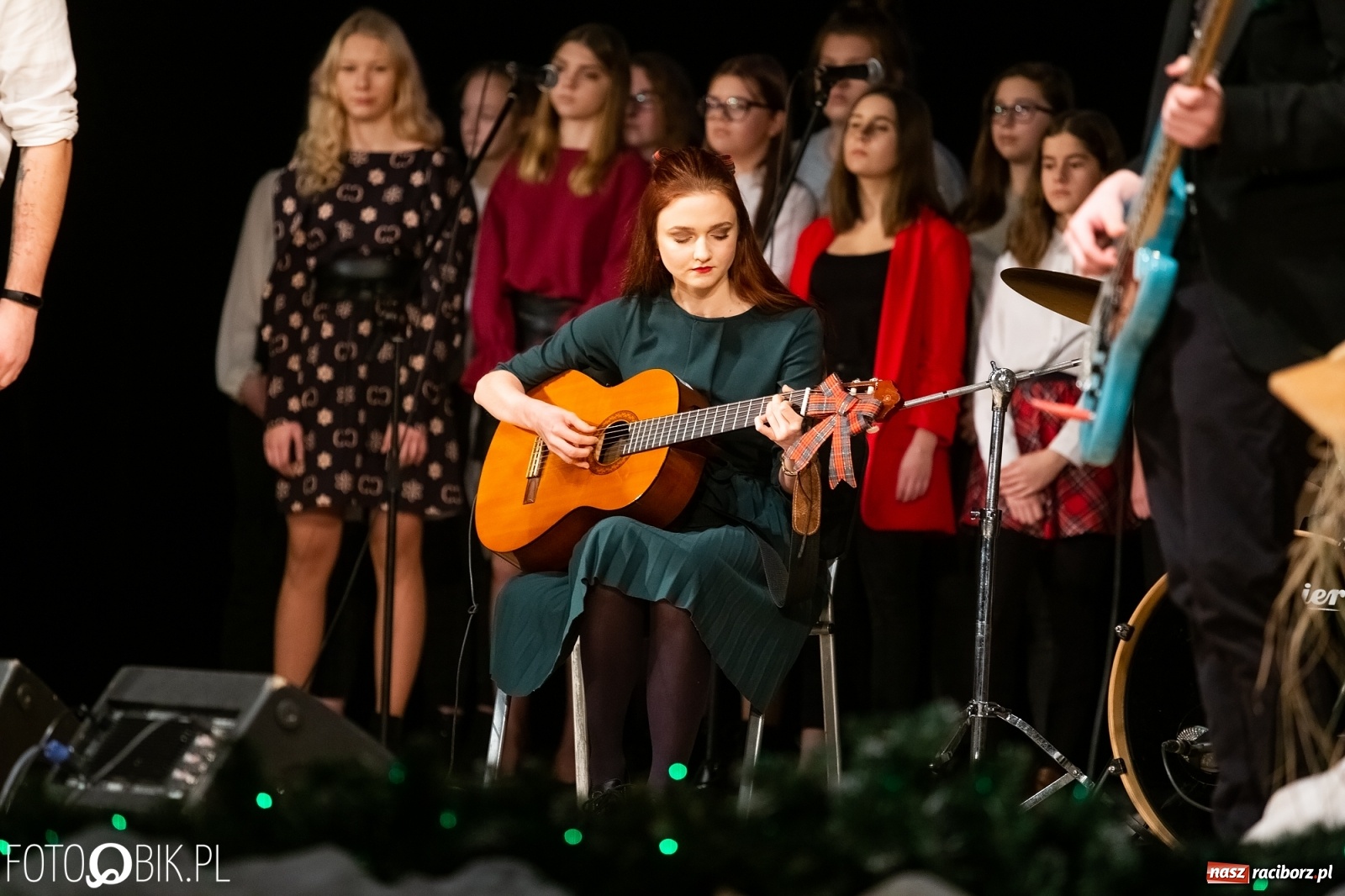 Zdjęcie w galerii na portalu naszraciborz.pl: Koncert zimowy w wykonaniu uczniów I LO i SP 4 w RCK [FOTO i WIDEO] wiadomości z regionu
