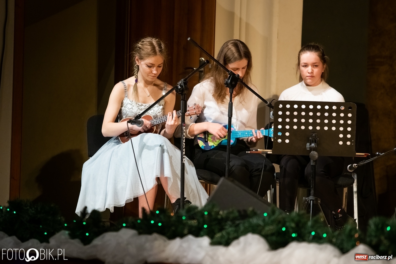 Zdjęcie w galerii na portalu naszraciborz.pl: Koncert zimowy w wykonaniu uczniów I LO i SP 4 w RCK [FOTO i WIDEO] wiadomości z regionu