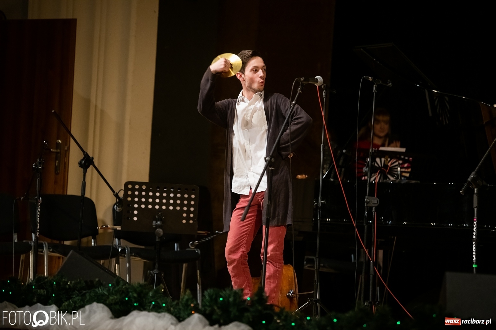 Zdjęcie w galerii na portalu naszraciborz.pl: Koncert zimowy w wykonaniu uczniów I LO i SP 4 w RCK [FOTO i WIDEO] wiadomości z regionu