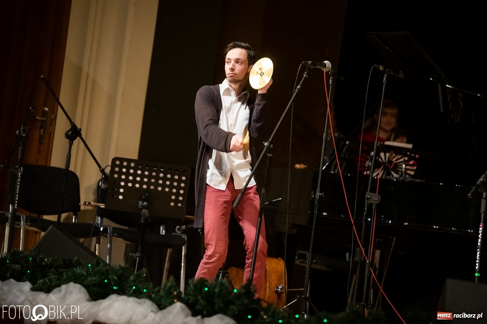 Zdjęcie w galerii na portalu naszraciborz.pl: Koncert zimowy w wykonaniu uczniów I LO i SP 4 w RCK [FOTO i WIDEO] wiadomości z regionu