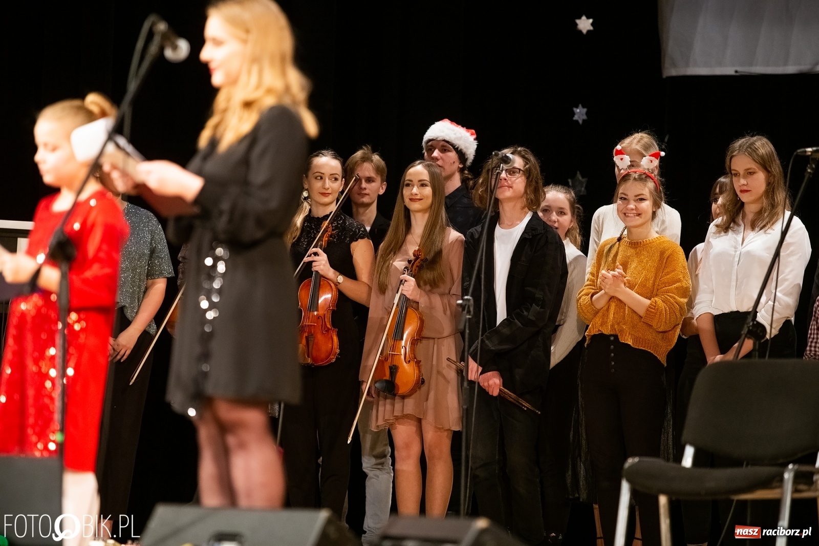 Zdjęcie w galerii na portalu naszraciborz.pl: Koncert zimowy w wykonaniu uczniów I LO i SP 4 w RCK [FOTO i WIDEO] wiadomości z regionu